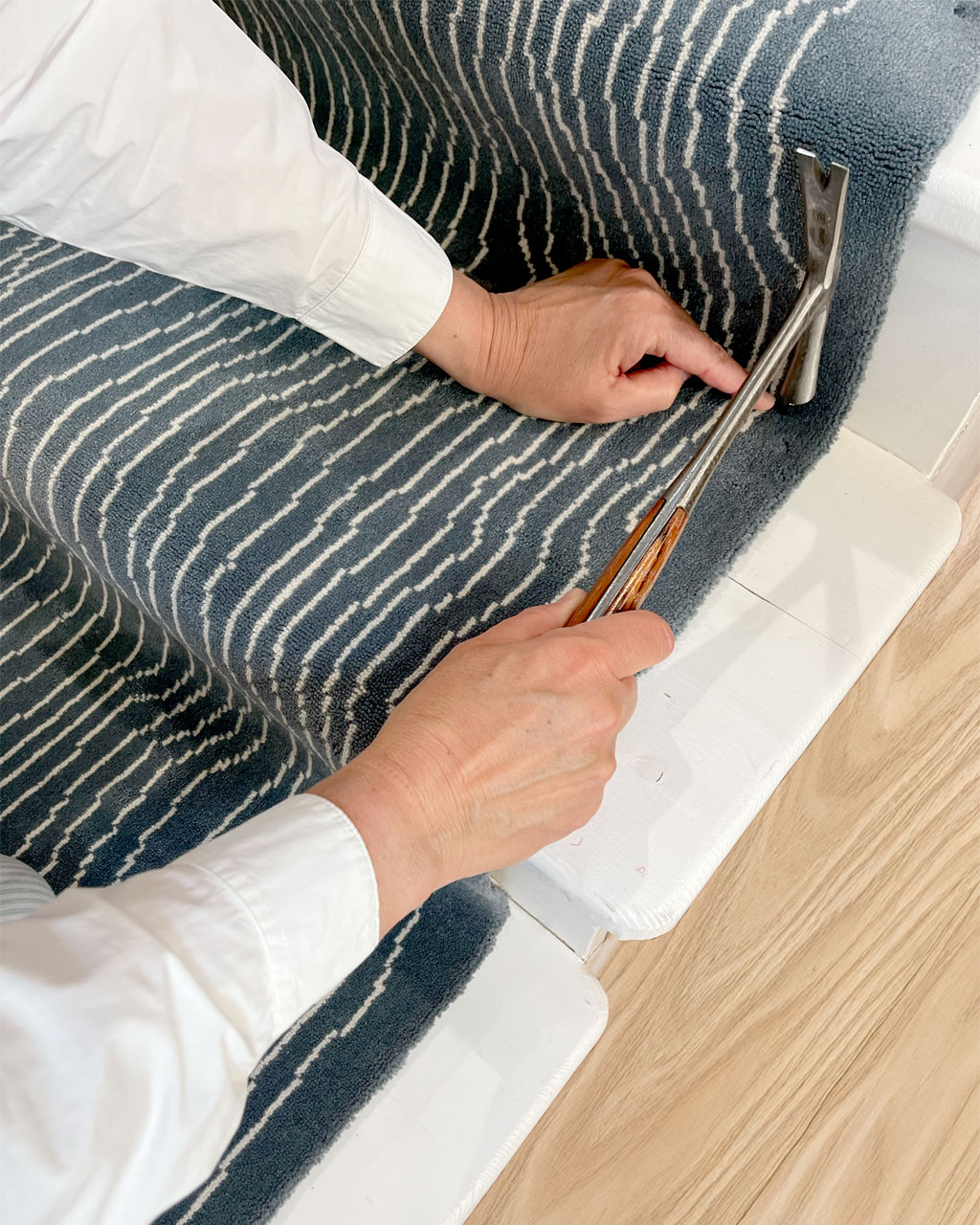 La pose du tapis d&rsquo;escalier
