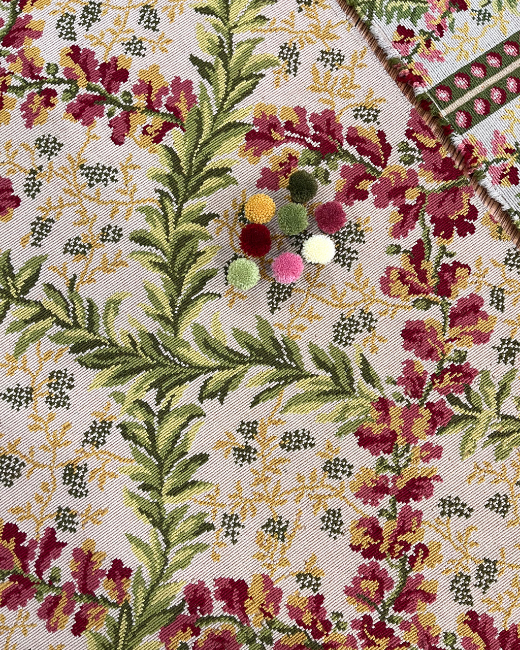 Échantillons de tapis sur mesure aux coloris roses