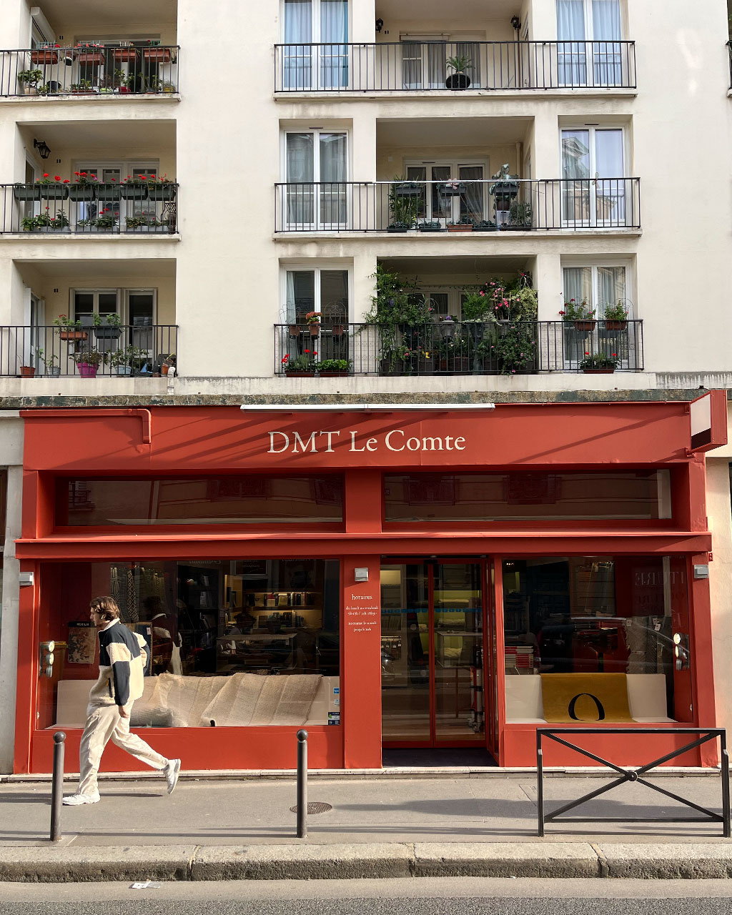 Façade du showroom Maison DMT Le Comte à Paris