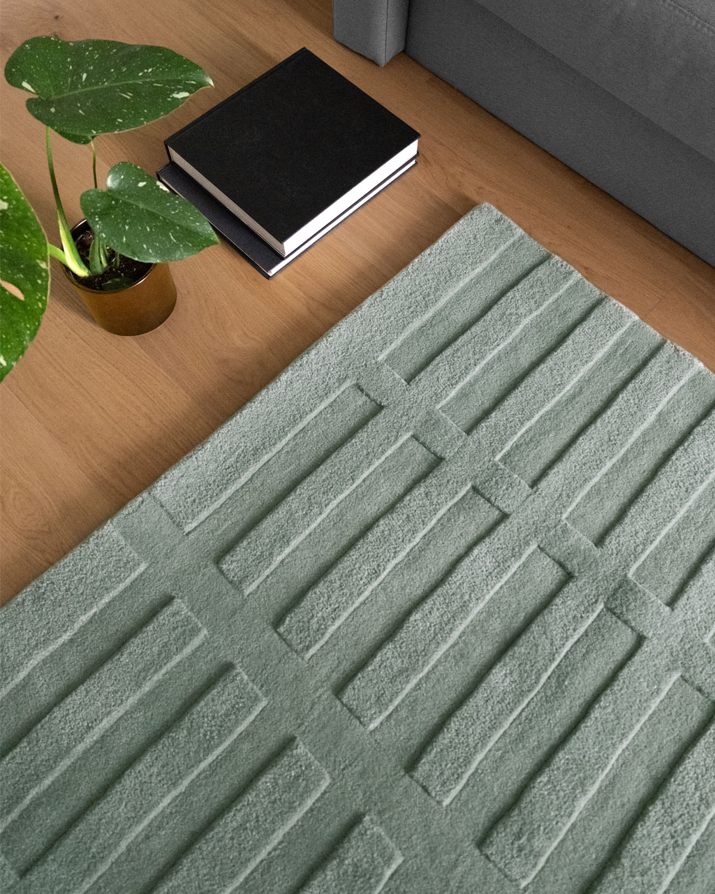 Vue complète du tapis de chambre Romain céladon créé par Camille Techer