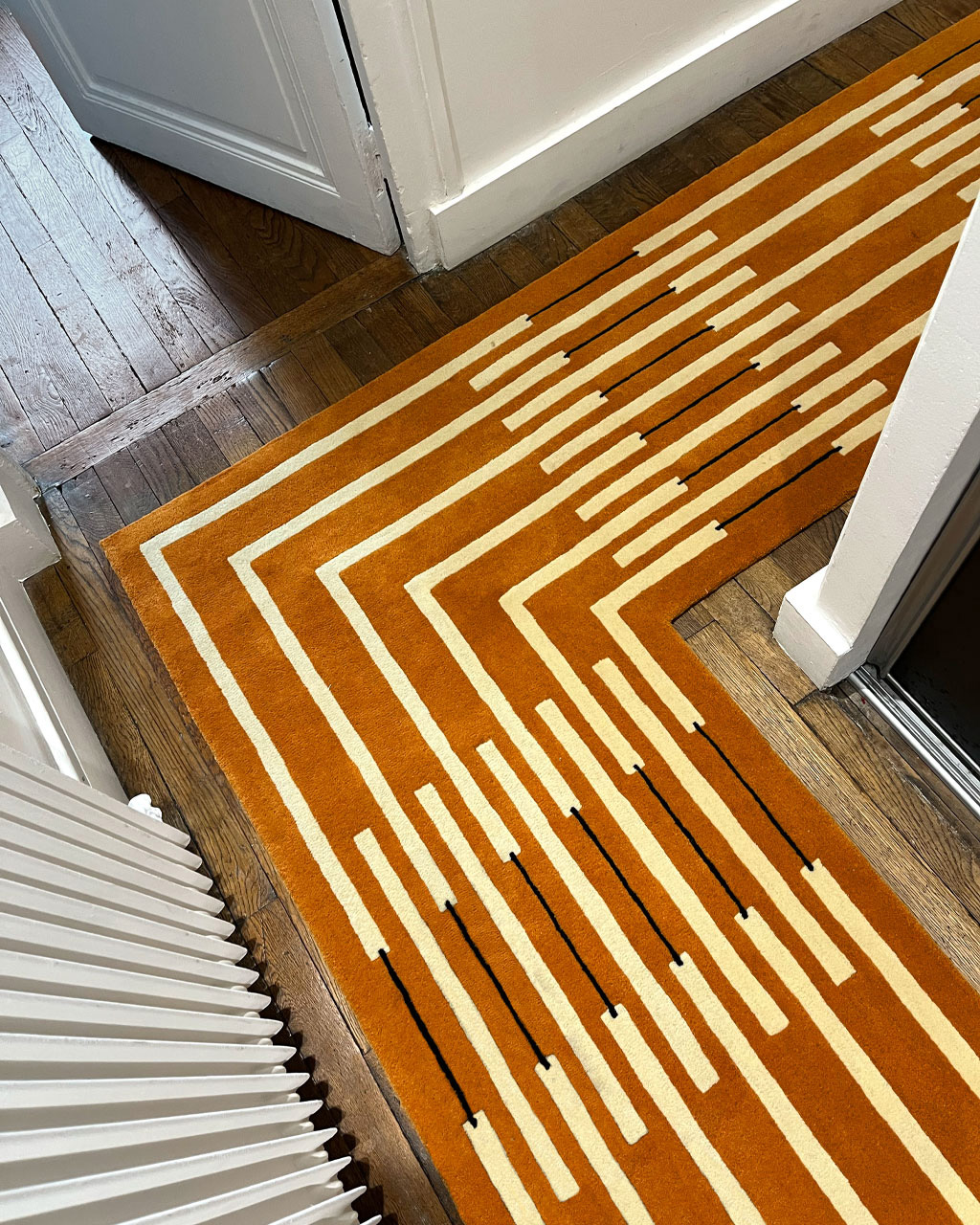 Un tapis sur mesure en laine pour un couloir
