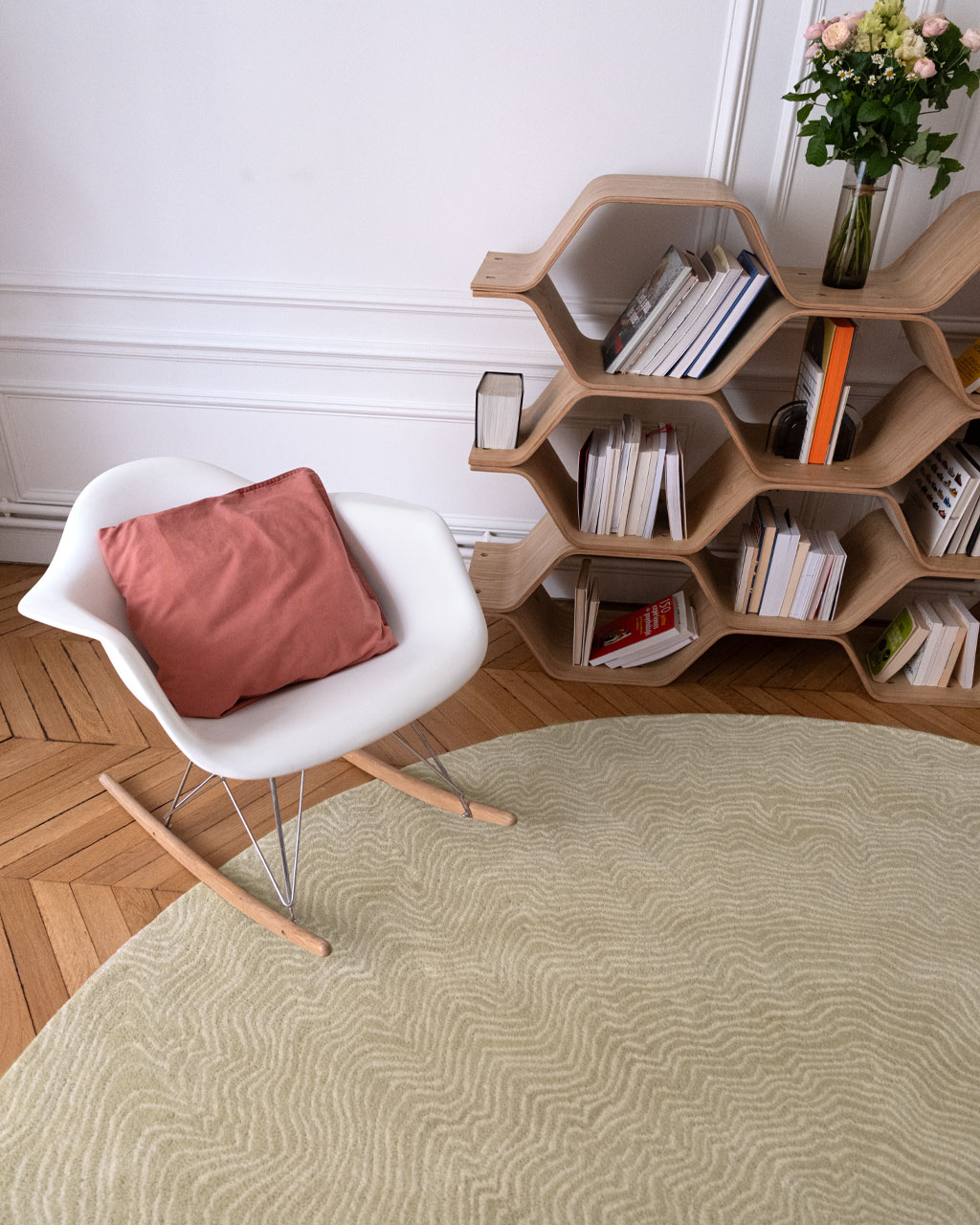 Tapis de salon Françoise sur mesure en situation (création Camille Techer)