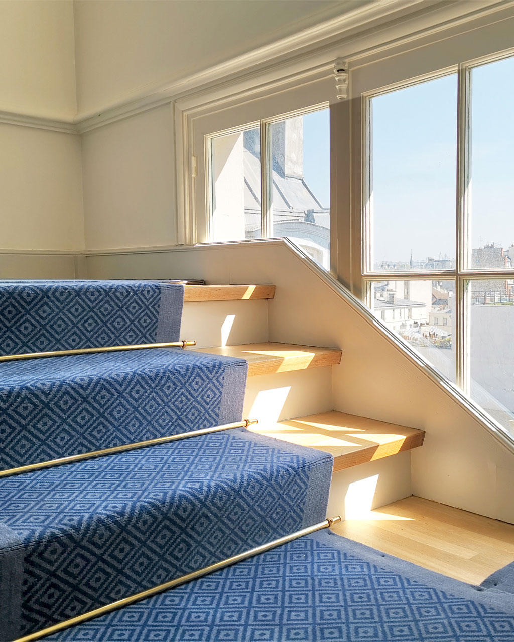 Tapis escalier à losanges