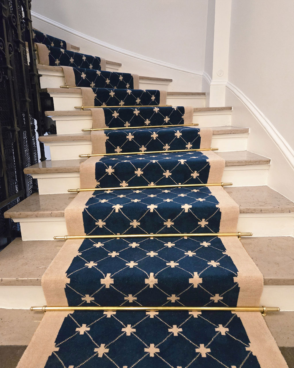 Tapis d’escalier Gilles, design contemporain par Camille Techer