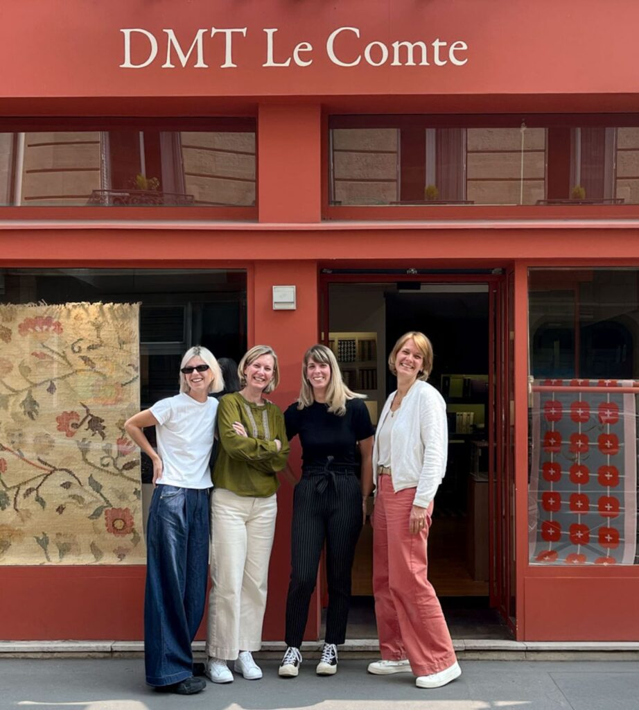 Équipe DMT Le Comte devant le showroom parisien